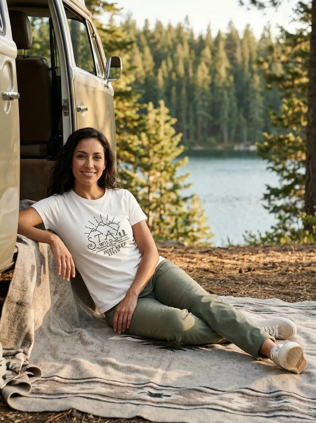 T-Shirt Stay Wild - Outline  T-Shirt ROAM OUTDOOR